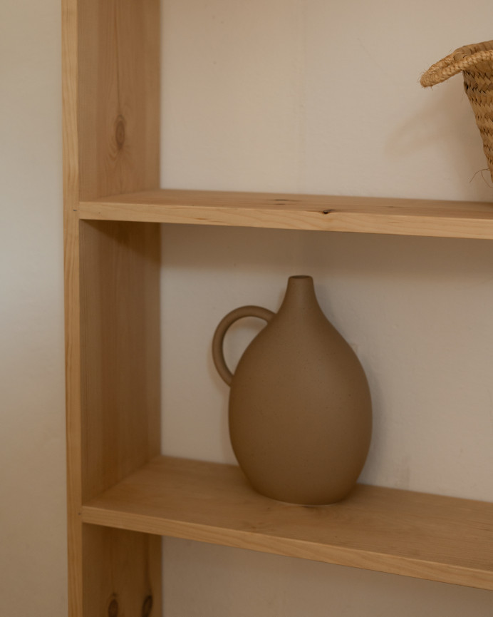 Estantería de madera maciza tono roble medio con 2 estantes