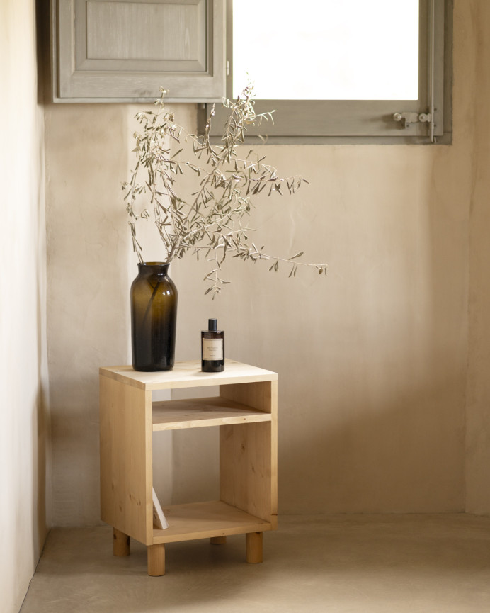Mesita de noche de madera maciza en tono roble medio de 51x32cm 
