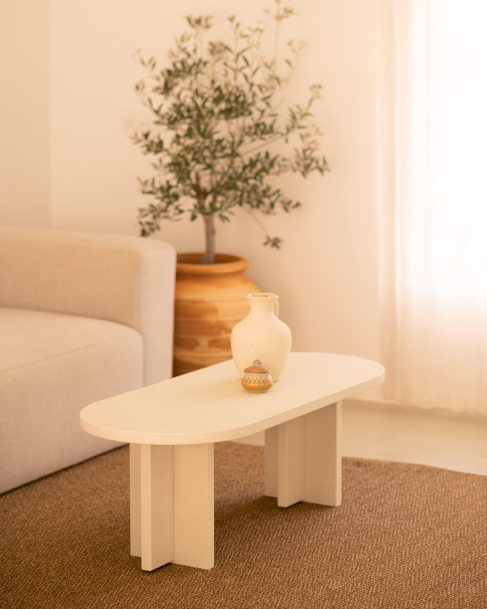 Mesa de centro de microcemento en tono blanco roto de 120x50cm