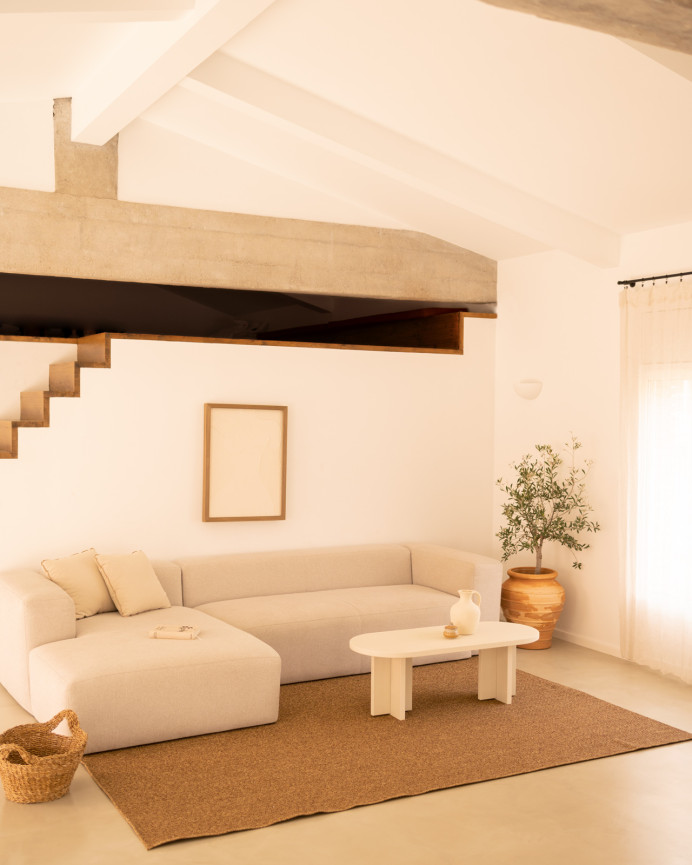 Mesa de centro de microcemento en tono blanco roto de 120x50cm