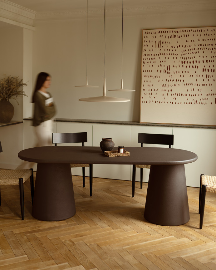 Mesa de comedor ovalada de microcemento tono marrón de varias medidas