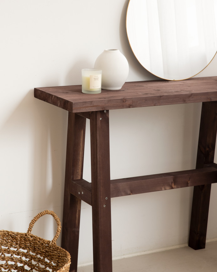 Consola de madera maciza en tono nogal de 100x80cm