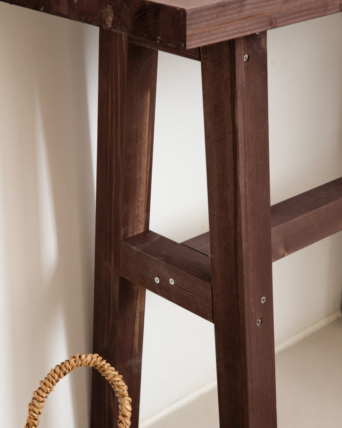 Consola de madera maciza en tono nogal de 100x80cm