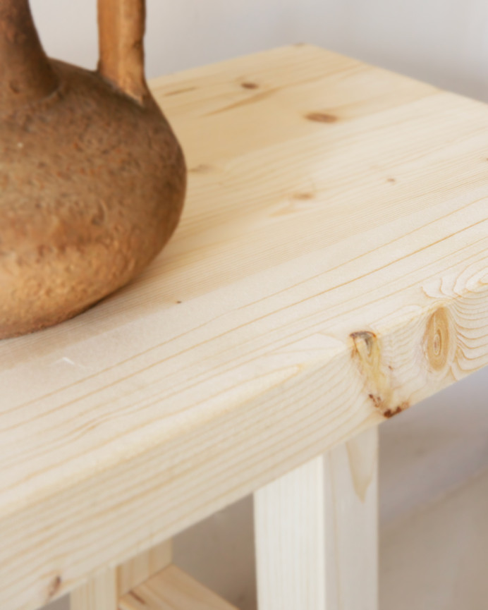 Banqueta de madera maciza en tono natural de 100x50cm