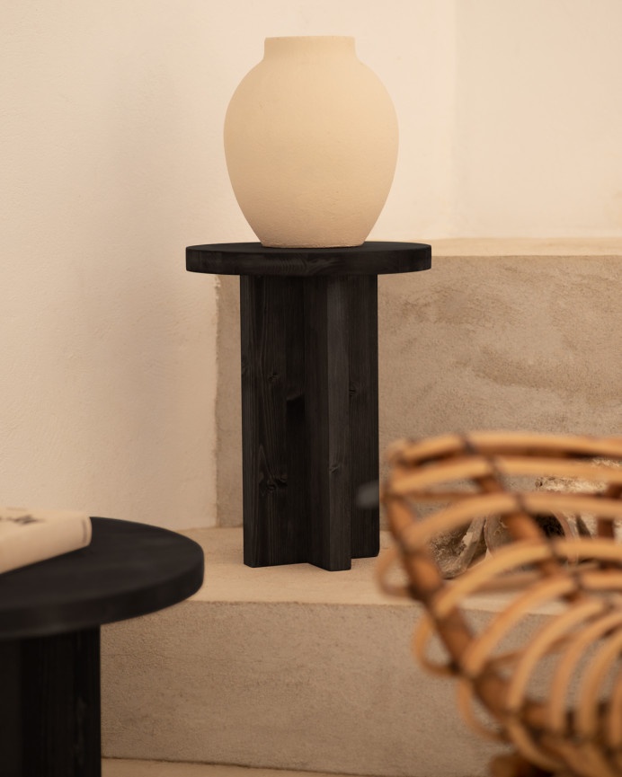 Taburete de madera maciza en tono negro de 45x35cm