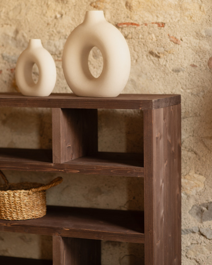 Estantería de madera maciza tono nogal de 80x140cm