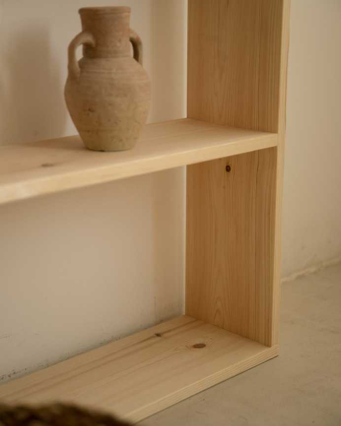 Estantería de madera maciza tono natural con 3 estantes