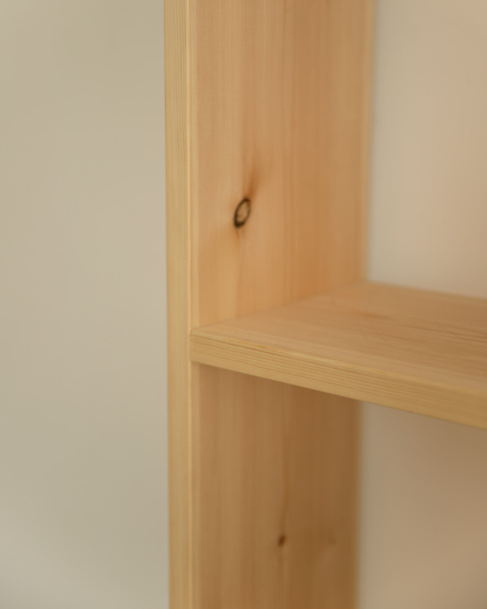 Estantería de madera maciza tono natural con 3 estantes