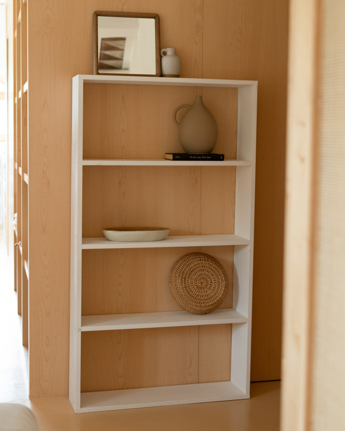 Estantería de madera maciza tono blanco con 3 estantes