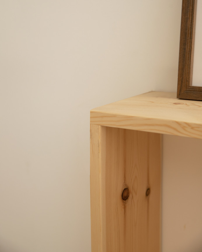 Estantería de madera maciza tono natural con 1 estante