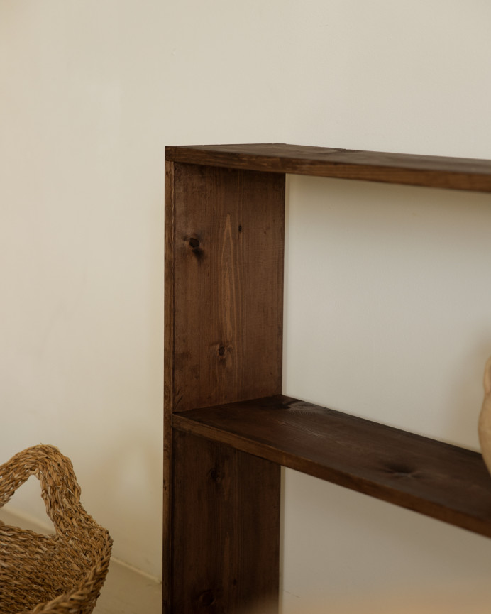 Estantería de madera maciza tono nogal con 1 estante