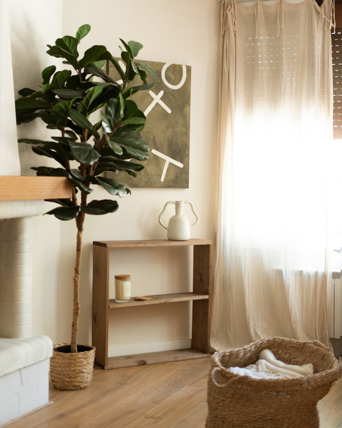 Estantería de madera maciza tono roble oscuro con 1 estante