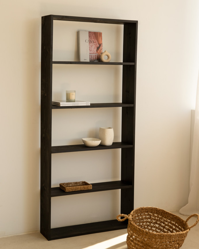 Estantería de madera maciza tono negro con 4 estantes