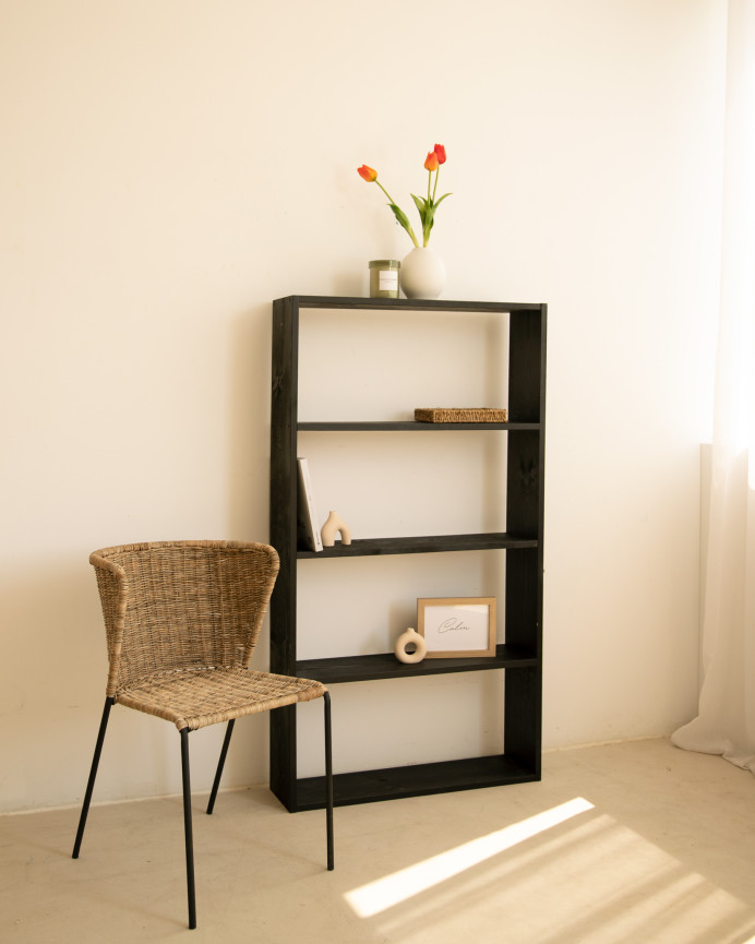 Estantería de madera maciza tono negro con 3 estantes