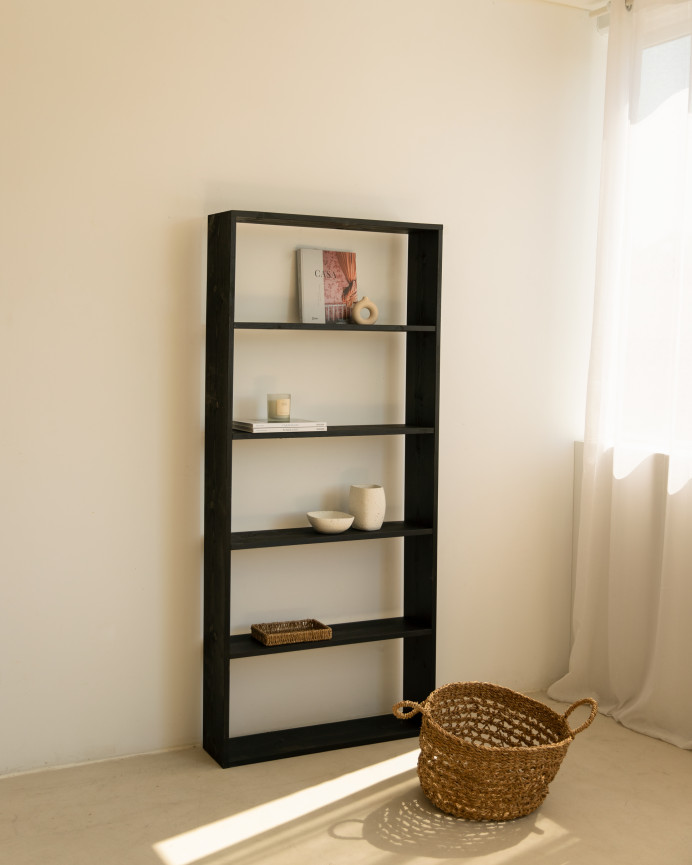 Estantería de madera maciza tono negro con 4 estantes