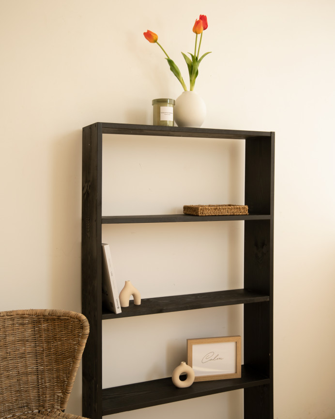 Estantería de madera maciza tono negro con 3 estantes