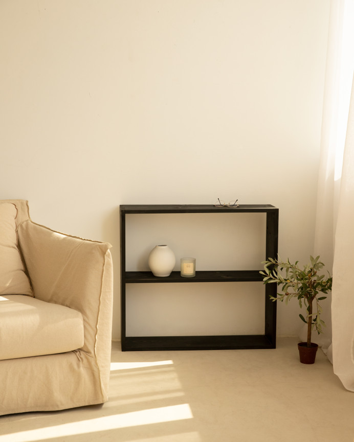 Estantería de madera maciza tono negro con 1 estante