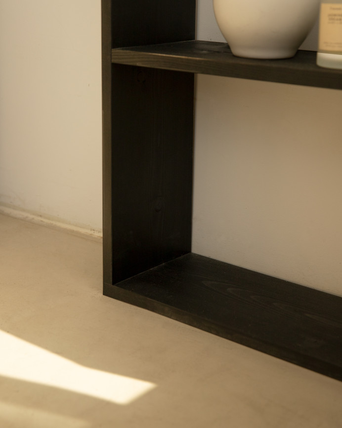 Estantería de madera maciza tono negro con 1 estante