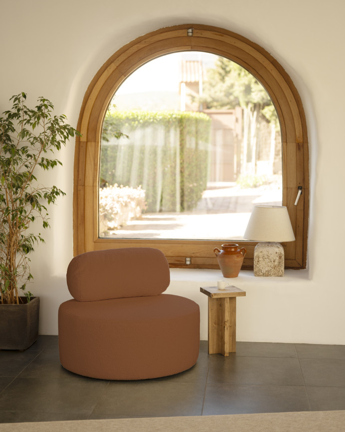 Sillón de buclé redonda color marron cobre de 91x71cm