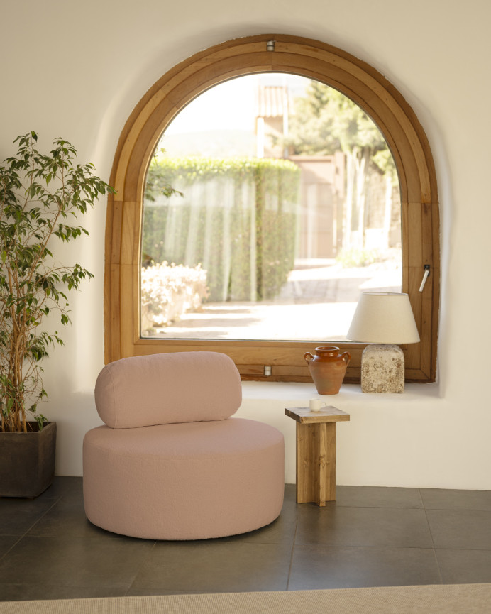 Sillón de buclé redonda color rosa de 91x71cm