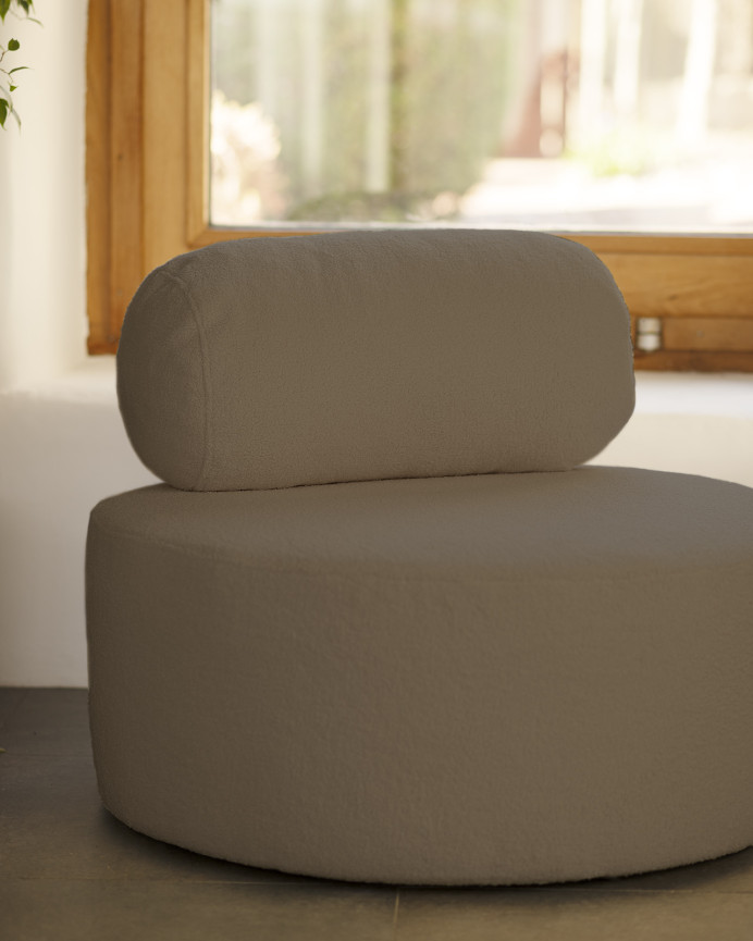 Sillón de buclé redonda color marron de 91x71cm