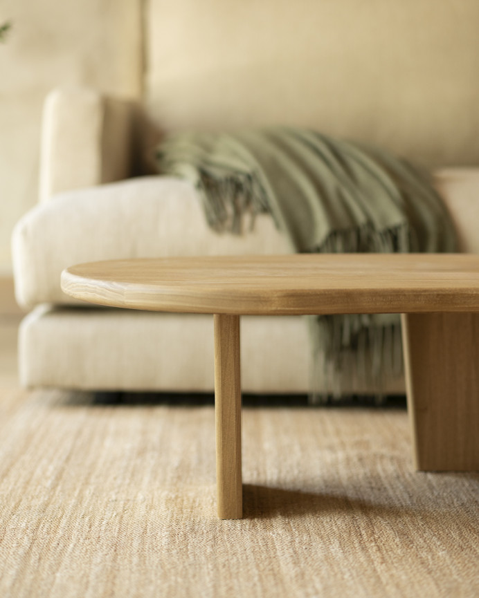 Mesa de centro de madera maciza de álamo de formas orgánicas con tres patas de 120cm