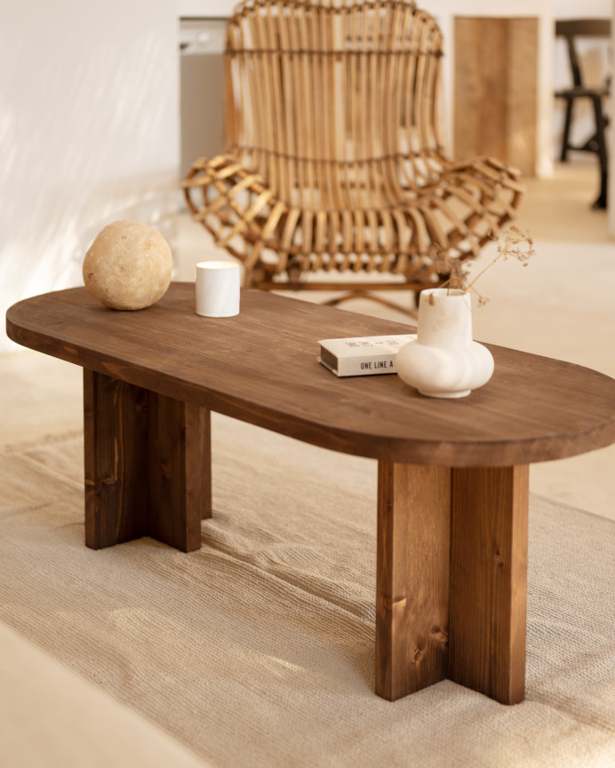 Mesa de centro de madera maciza en tono nogal de de 120x50cm