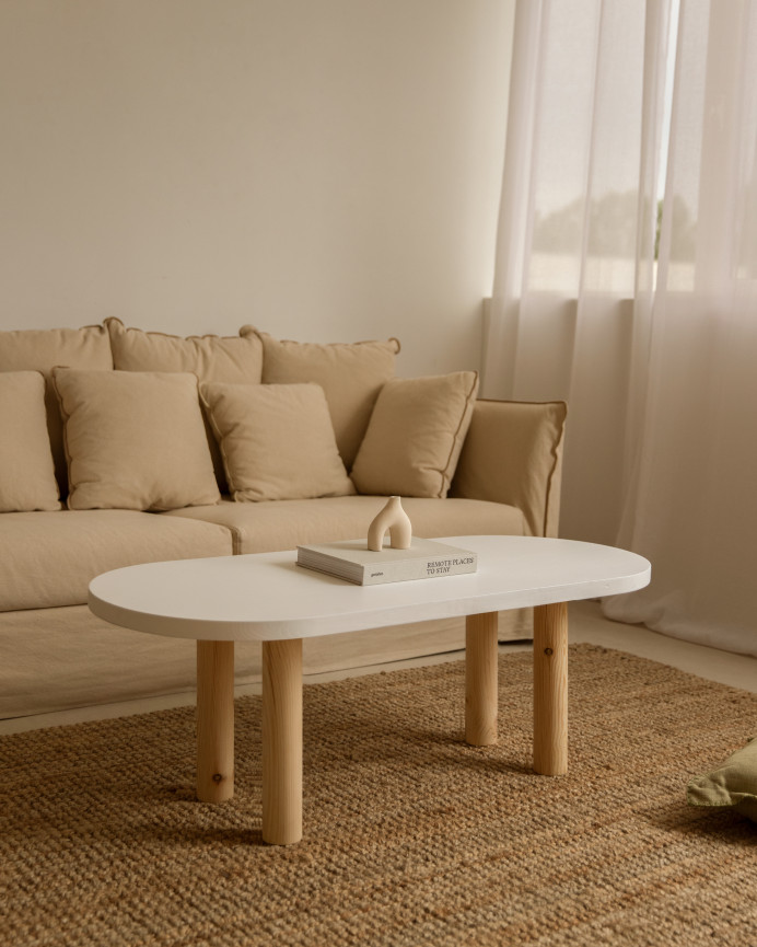 Mesa de centro ovalada de madera maciza sobre en tono blanco y patas tono natural de 40x120cm