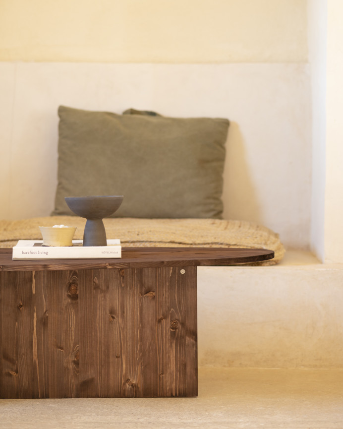 Mesa de centro de madera maciza en tono nogal de 129cm