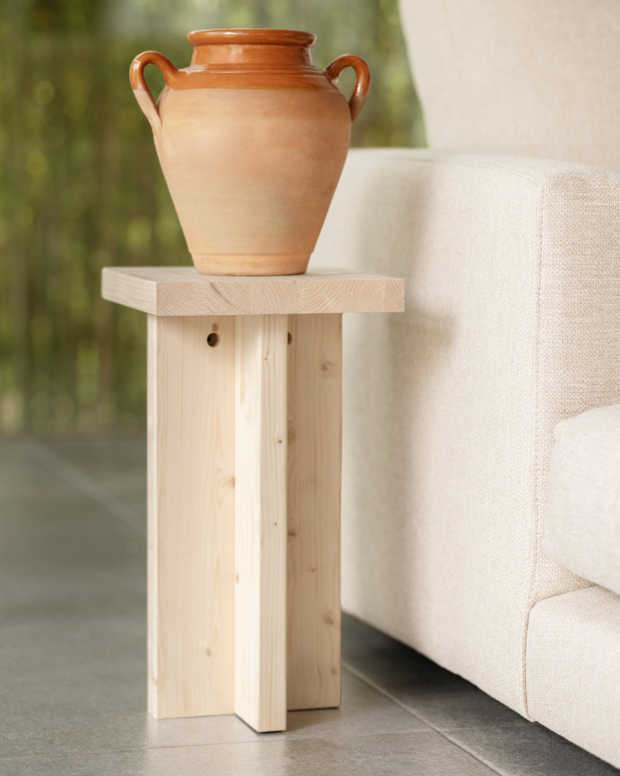Mesa auxiliar de madera maciza en tono natural de 25x25cm