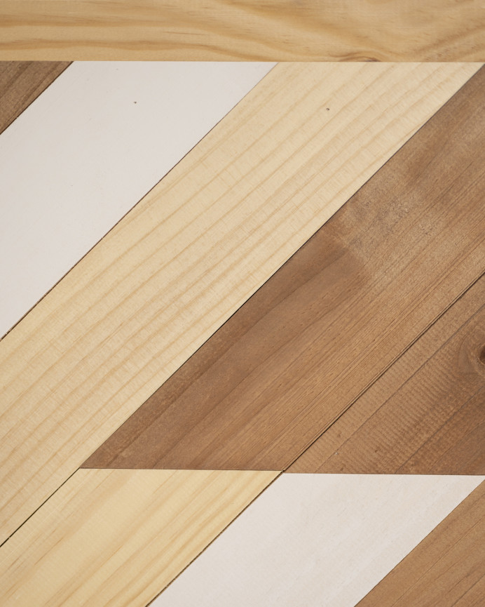 Cabecero de madera maciza estilo étnico en tonos roble oscuro, natural y blanco de 80x165cm