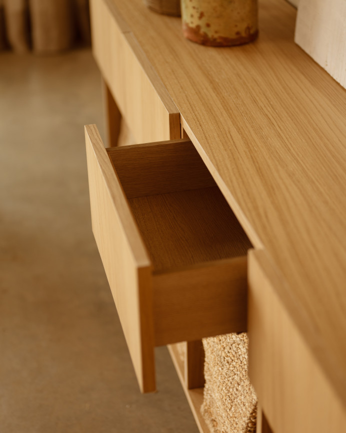 Aparador con 4 cajones de chapa de madera de roble natural de 176x40cm