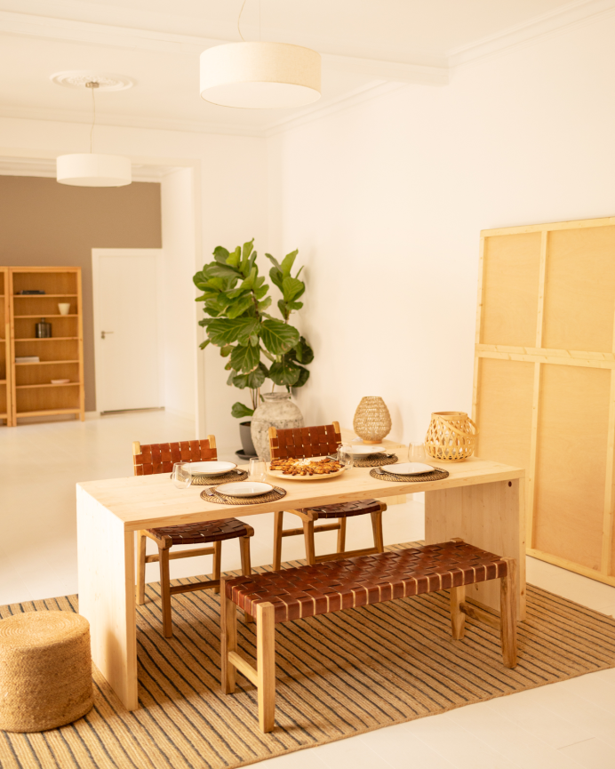 Mesa de comedor de madera maciza en tono natural de varias medidas