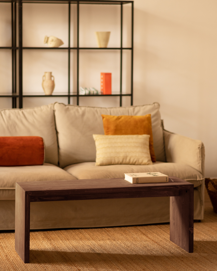Mesa de centro de madera maciza en tono nogal de 110x45x35cm
