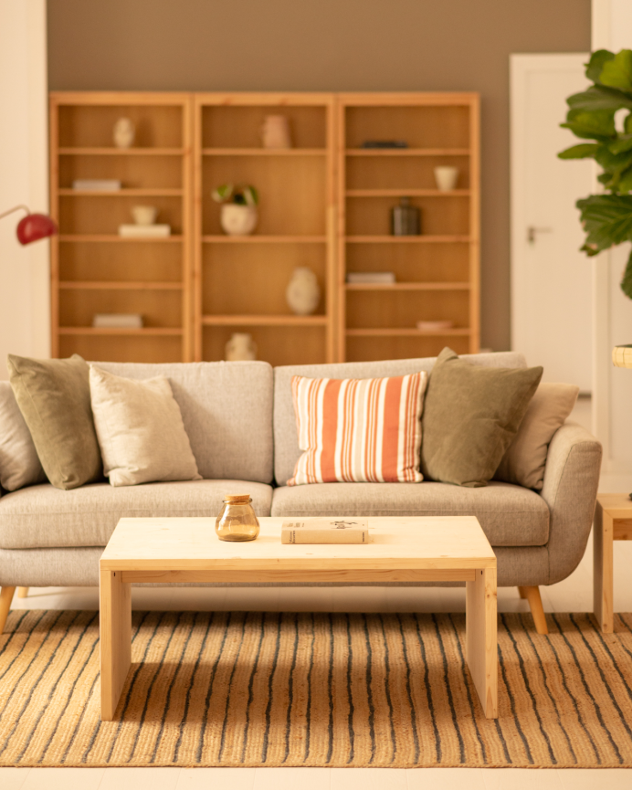 Mesa de centro de madera maciza en tono natural de 110x45x74cm