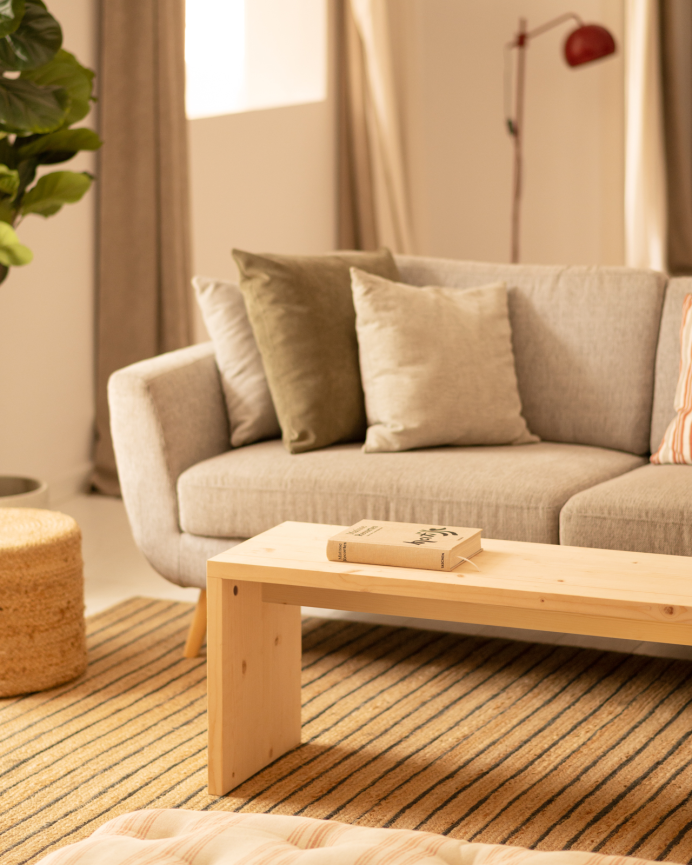 Mesa de centro de madera maciza en tono natural de 110x45x35cm
