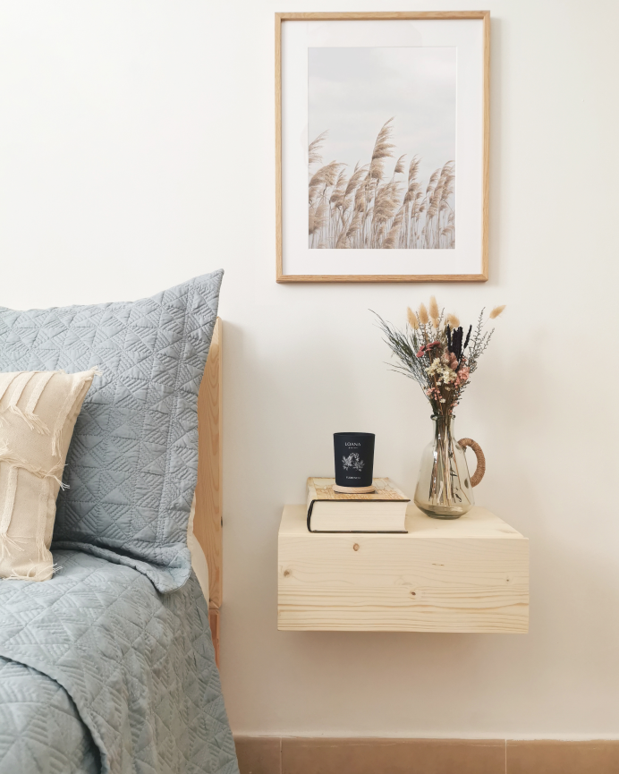 Pack de dos mesitas de noche de madera maciza flotante en tono natural de 40cm
