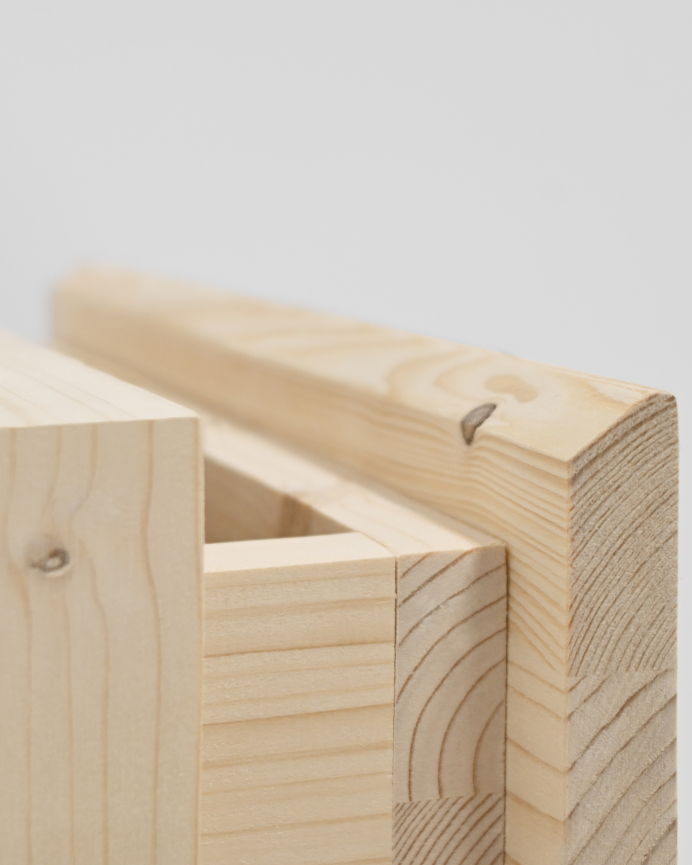 Pack de dos mesitas de noche de madera maciza flotante en tono natural de 40cm