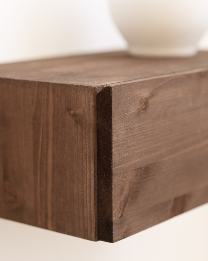 Pack de dos mesitas de noche de madera maciza flotante en tono nogal de 40x15cm