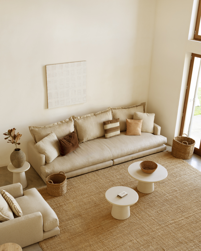 Sofá recto tono beige de 325x105cm