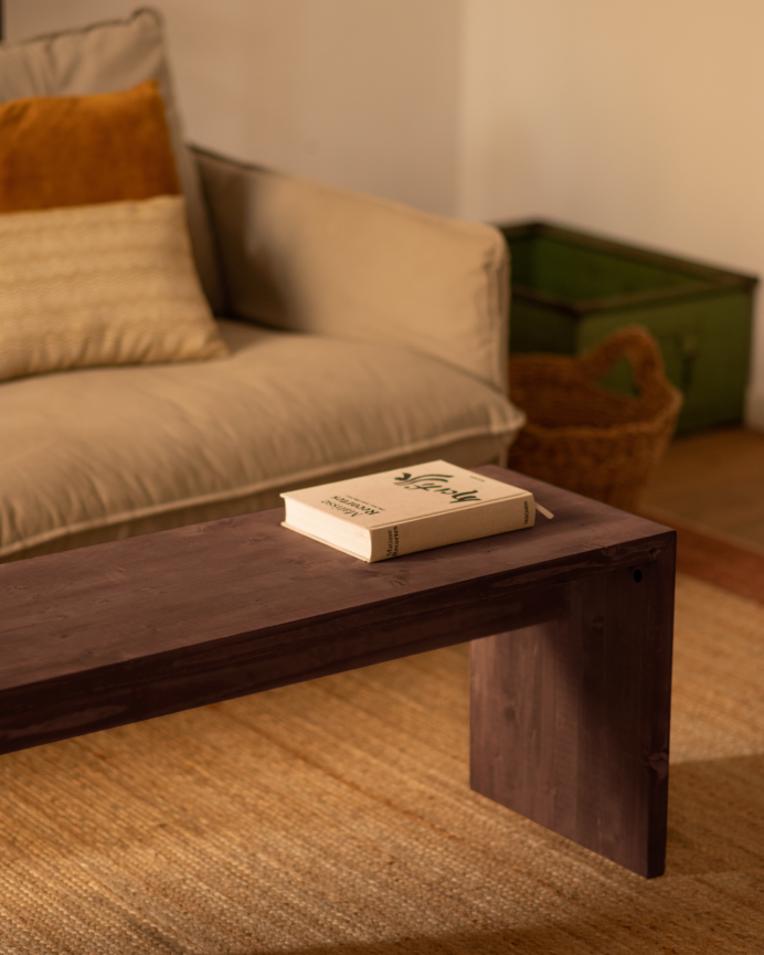 Mesa de centro de madera maciza en tono nogal de 110x45x35cm