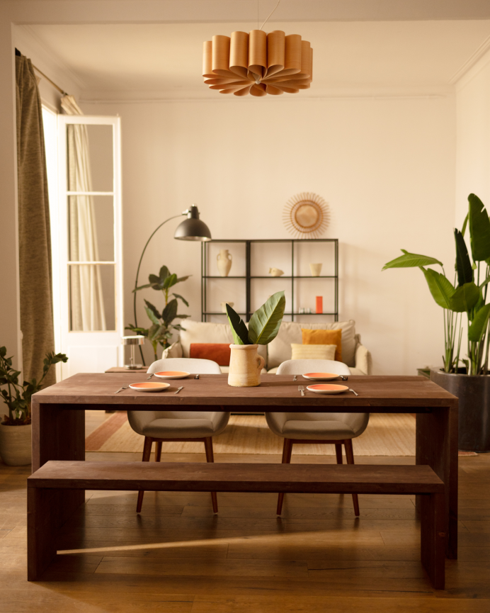 Pack mesa de comedor y banco de madera maciza en tono nogal de varias medidas