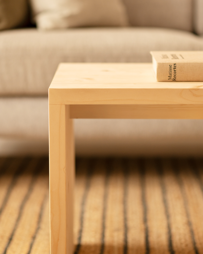 Mesa de centro de madera maciza en tono natural de 110x45x35cm