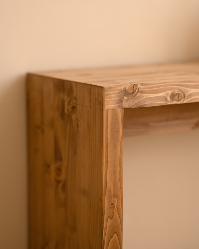 Consola de madera maciza en tono roble oscuro de 120x80cm