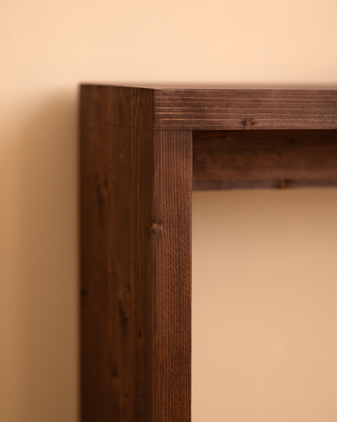 Consola de madera maciza en tono nogal de 120x80cm