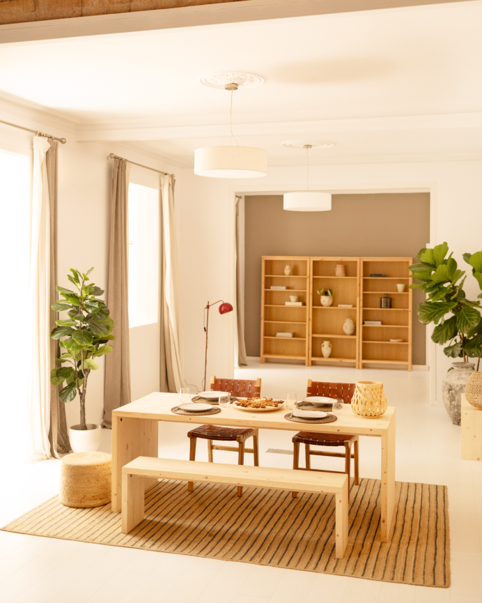 Mesa de comedor de madera maciza en tono natural de varias medidas