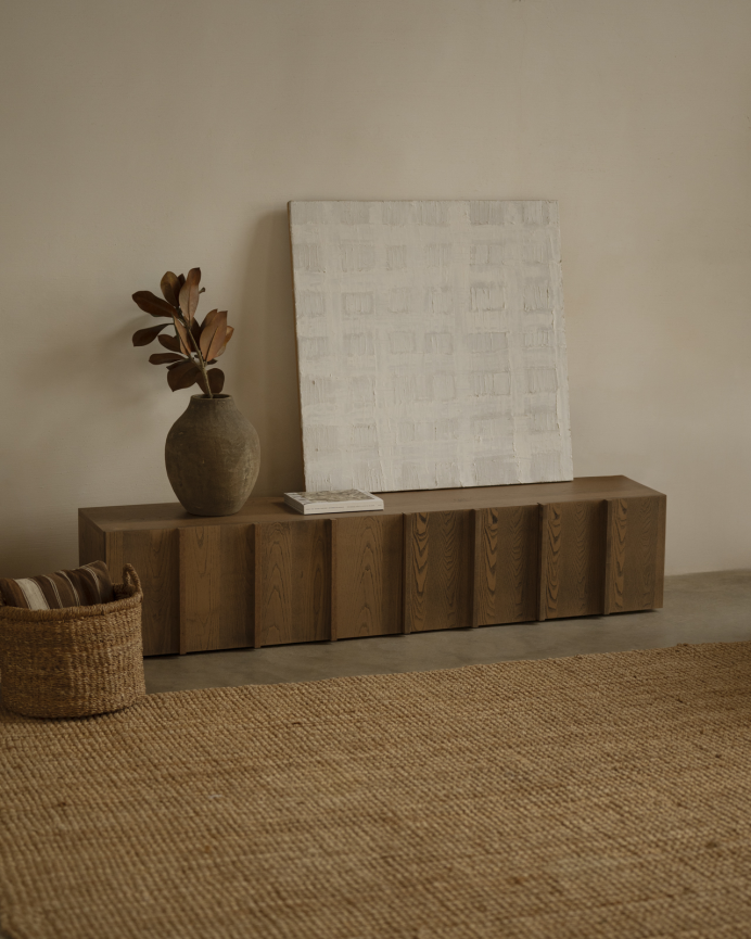 Mueble TV de chapa de fresno natural con listones en tono avellana en varias medidas