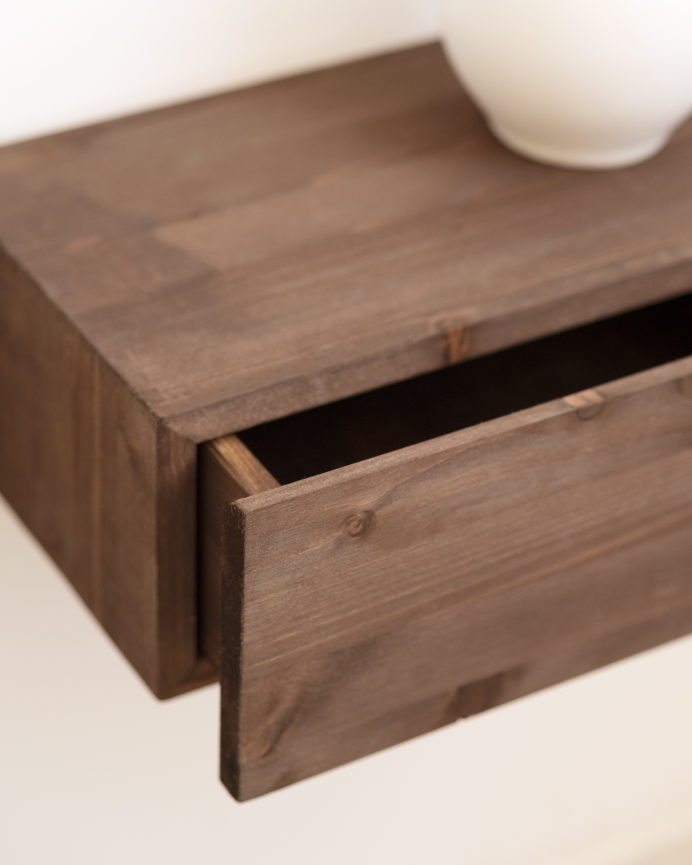 Pack de dos mesitas de noche de madera maciza flotante en tono nogal de 40x15cm