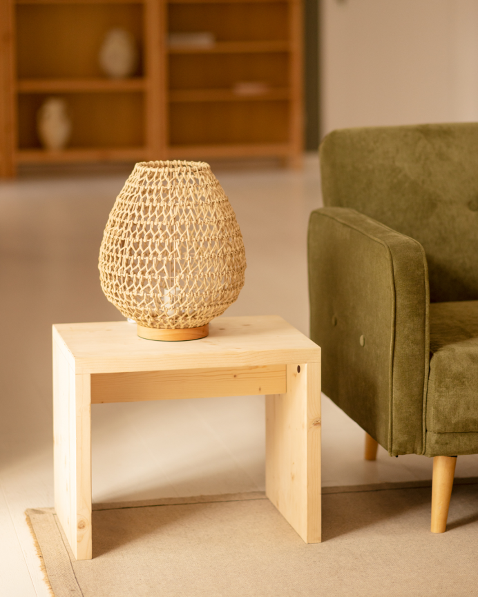 Pack mesa de comedor y 4 taburetes de madera maciza en tono natural de 120cm