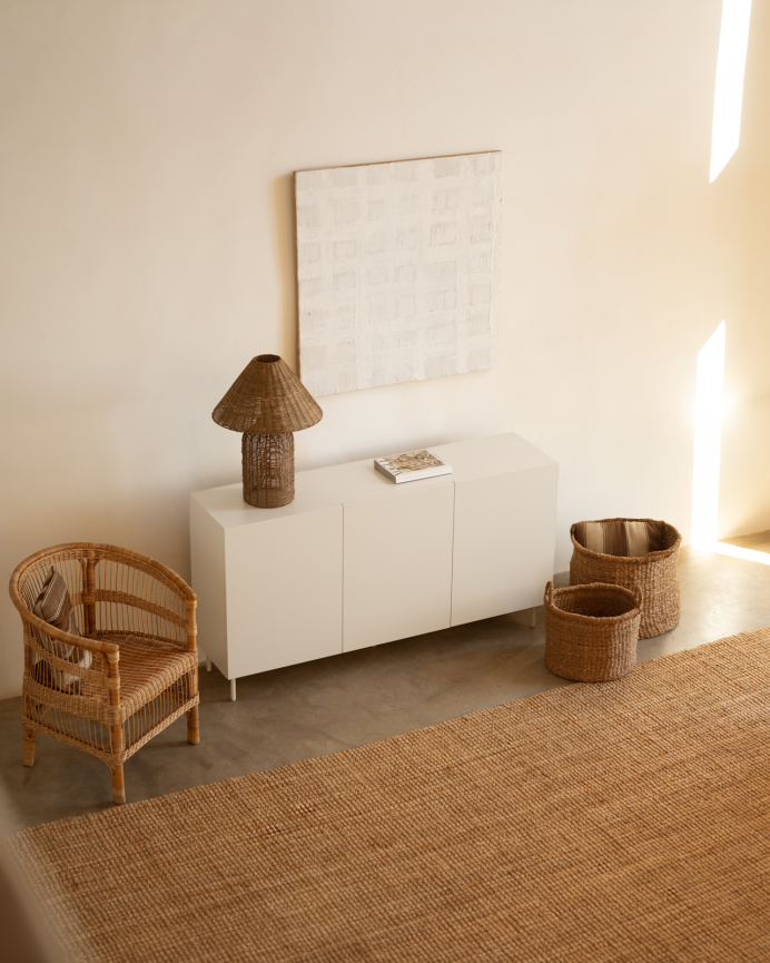 Aparador con 3 puertas lacado en tono arena de 160x40cm